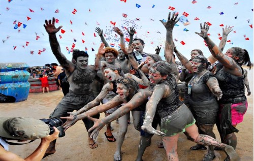 BORYEONG MUD FESTIVAL - "CHÌM" TRONG BÙN, BUNG XÕA MÙA HÈ TẠI HÀN QUỐC 